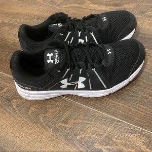Black and white under Armour shoes